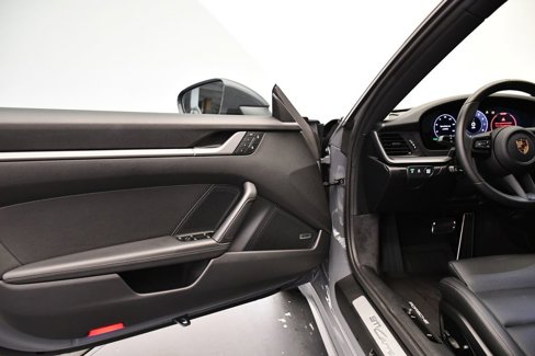 Used 2025 Porsche 911 Carrera image 37