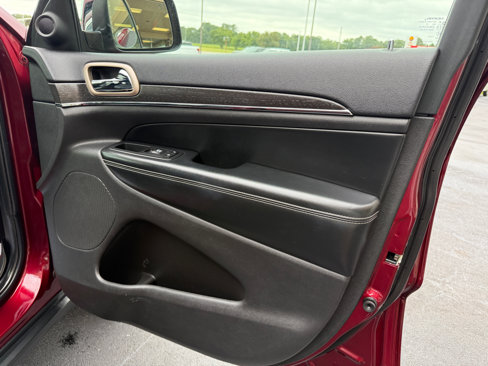 Used 2017 Jeep Grand Cherokee Limited image 14