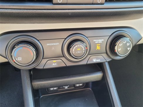 Used 2023 Kia Forte LXS w/ LXS Technology Package image 18