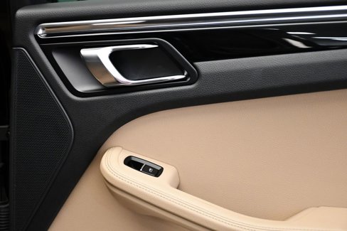 Certified 2023 Porsche Macan image 51
