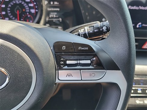 Used 2023 Hyundai Elantra SEL w/ Preferred Accessory Package image 5