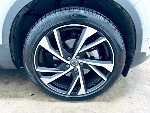 Used 2022 Volvo XC40 T5 R-Design w/ Advanced Package image 11