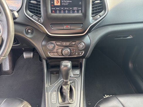 Used 2019 Jeep Cherokee Latitude Plus image 38
