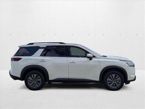 Used 2024 Nissan Pathfinder SV image 4
