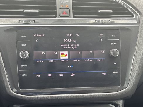 Used 2019 Volkswagen Tiguan SE image 17