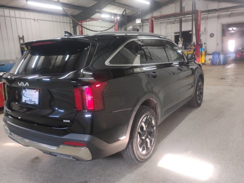 Used 2024 Kia Sorento S image 4