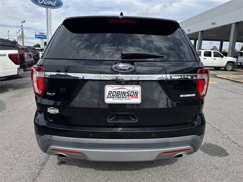 Used 2016 Ford Explorer XLT w/ Equipment Group 202A image 6