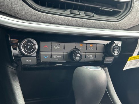 New 2025 Jeep Compass Latitude w/ Altitude Special Edition image 39