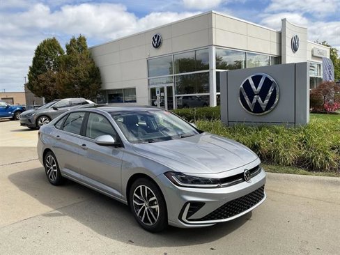 New 2025 Volkswagen Jetta SE image 1
