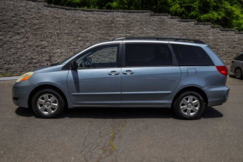 Used 2010 Toyota Sienna LE image 9