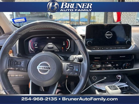 Used 2021 Nissan Rogue Platinum image 5
