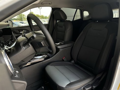 New 2025 Chevrolet Trax LT w/ Driver Confidence Package image 13