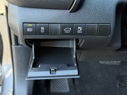 Used 2019 Toyota Camry LE image 24