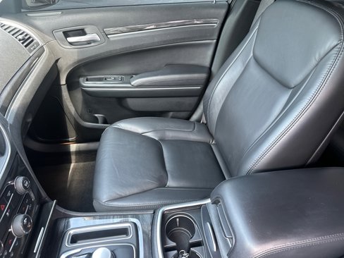 Used 2018 Chrysler 300 Touring L image 15
