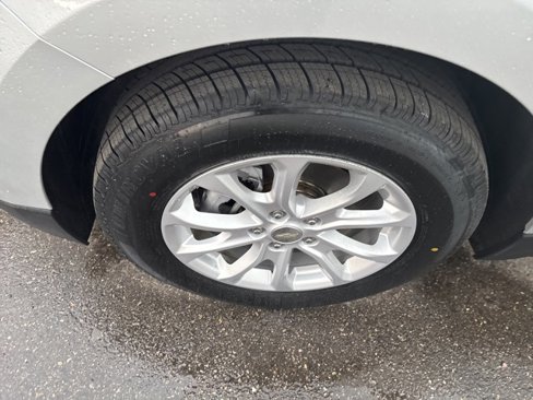 Used 2019 Chevrolet Equinox LT w/ Driver Convenience Package image 26