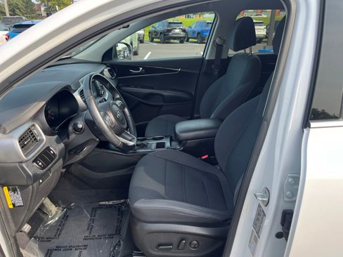 Used 2017 Kia Sorento LX w/ LX Convenience Package image 9