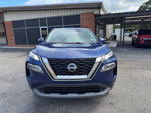 Used 2023 Nissan Rogue SV image 3