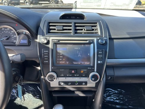 Used 2014 Toyota Camry L image 19
