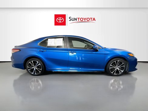 Used 2018 Toyota Camry SE image 2