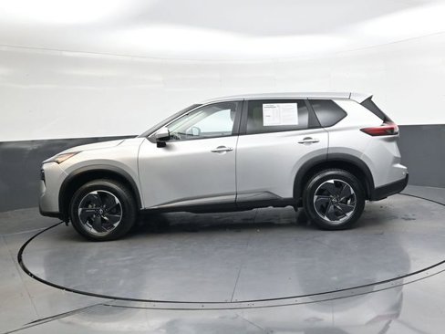 Used 2024 Nissan Rogue SV image 7