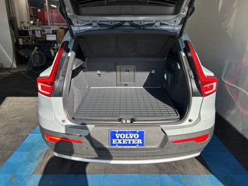 New 2025 Volvo XC40 B5 Core w/ Protection Package Premier image 16