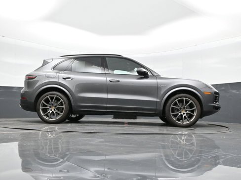 Certified 2020 Porsche Cayenne E-Hybrid w/ Premium Plus Package image 39