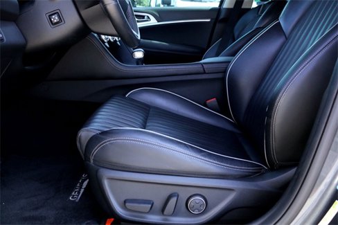 Used 2021 Genesis G70 2.0T w/ Elite Package image 9