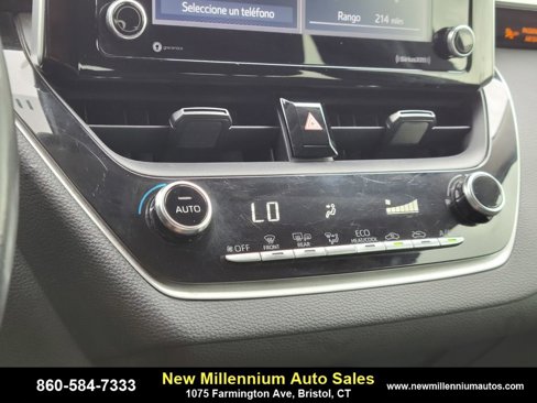 Used 2021 Toyota Corolla LE image 20