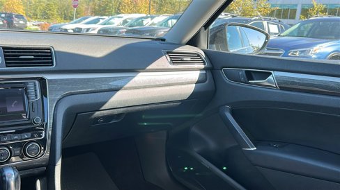 Used 2017 Volkswagen Passat 1.8T SEL Premium image 26