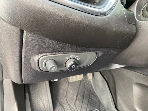 Used 2018 Chevrolet Equinox LT image 20