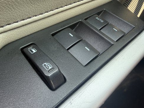 Used 2013 Ford Edge SEL image 33