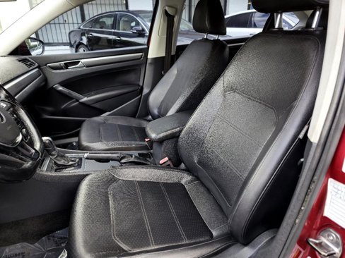 Used 2018 Volkswagen Passat 2.0T R-Line image 10