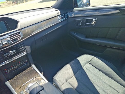 Used 2015 Mercedes-Benz E 400 4MATIC Sedan image 16