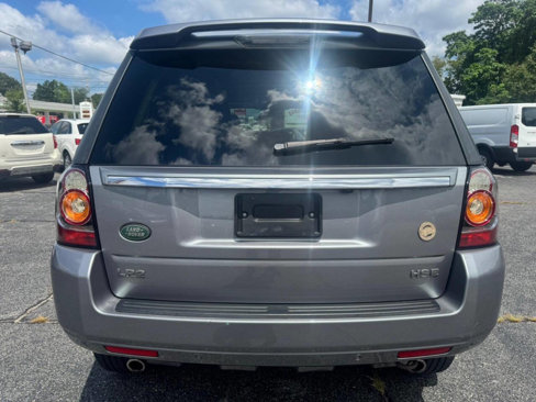 Used 2013 Land Rover LR2 HSE image 2
