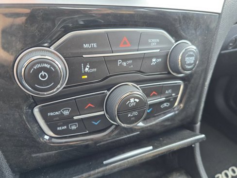 Used 2017 Chrysler 300 C w/ Safetytec Plus Group image 34