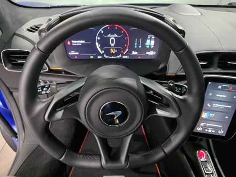 Used 2023 McLaren Artura image 9