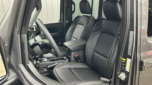 Used 2024 Jeep Wrangler Unlimited w/ Convenience Group image 32