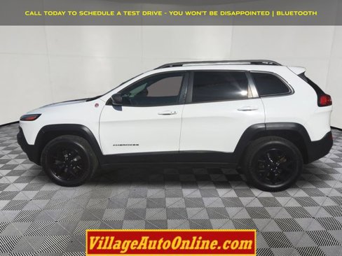 Used 2015 Jeep Cherokee Trailhawk w/ Comfort/Convenience Group image 9
