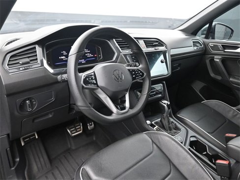 Used 2022 Volkswagen Tiguan SEL R-Line image 2