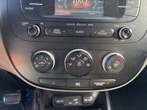 Used 2016 Kia Soul + image 17