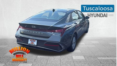 Used 2024 Hyundai Elantra SE image 9