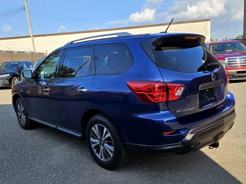 Used 2018 Nissan Pathfinder SV image 4