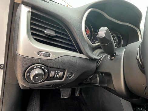 Used 2018 Jeep Cherokee Trailhawk w/ Quick Order Package 27L image 31