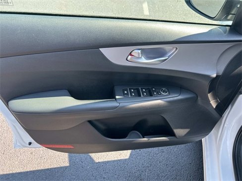 Used 2024 Kia Forte LXS w/ LXS Technology Package image 19