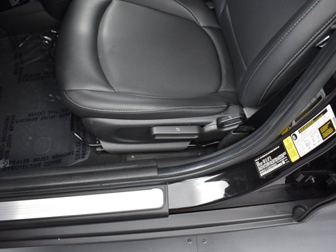 Used 2019 MINI Cooper 4-Door Hardtop w/ Premium Package image 11