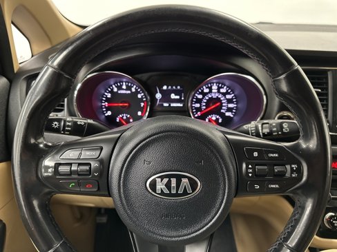 Used 2017 Kia Sedona LX w/ LX Essentials Premium Package image 16