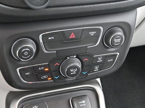 Used 2019 Jeep Compass Latitude w/ Popular Equipment Group image 21