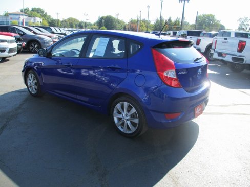 Used 2012 Hyundai Accent SE image 5