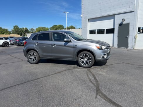 Used 2018 Mitsubishi Outlander Sport SE image 3