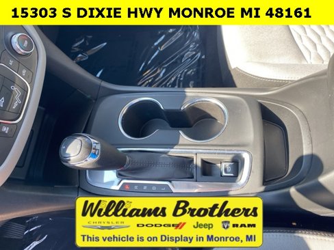 Used 2021 Chevrolet Equinox LS w/ LS Convenience Package image 18
